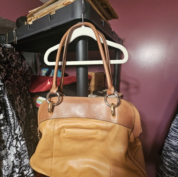 Elegant Tan Leather Handbag B Makowsky - Picture 12 of 14